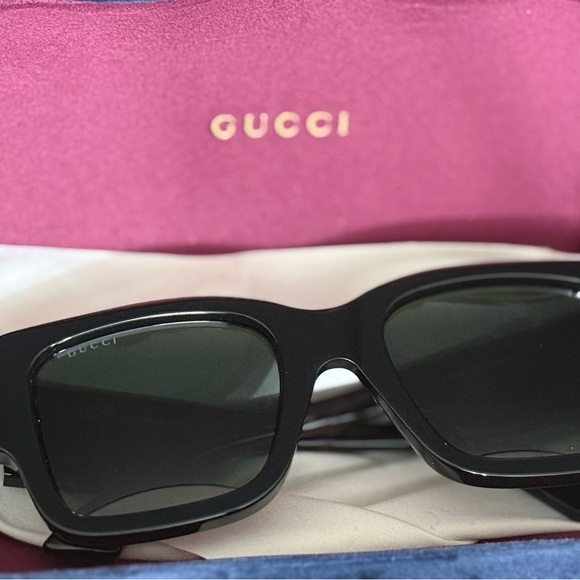 Gucci Black Sunglasses with Case - Picture 3 of 4